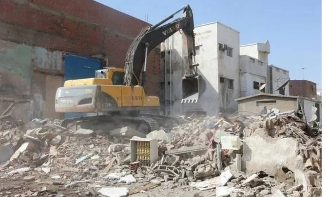 جدة لجنة العشوائيات تشرع في إزالة حي قويزة موقع أبنية