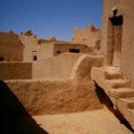 “تطوير المساجد التاريخية” يدرب 30 طالبًا على “البناء بالطين”