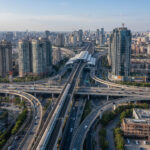 النقل والبنية التحتية: كيف تحددان قيمة موقعك العقاري؟ تحليل عملي